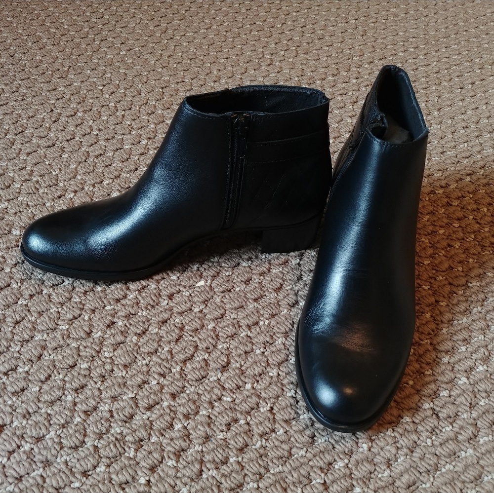 Munro Jolynn Ankle Boot/Bootie in Black Leather - Picture 2 of 6